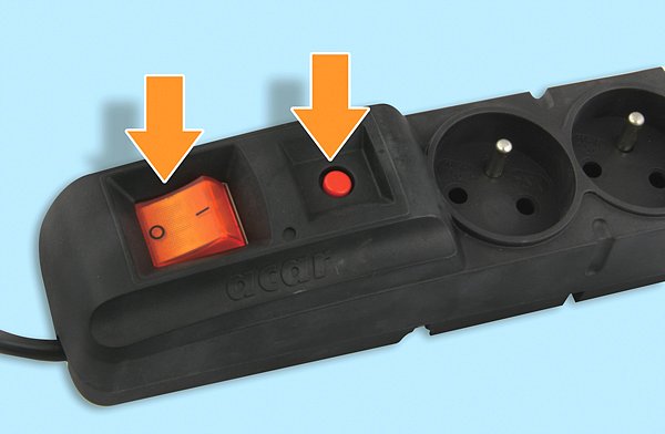 Přepěťová ochrana 8 zásuvek 1,5m garance 2 000 €