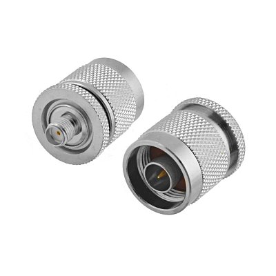 Redukce z SMA zásuvka na N vidlice. Impedance 50ohm. Materiál: niklovaná mosaz (NM), izolace: teflon 