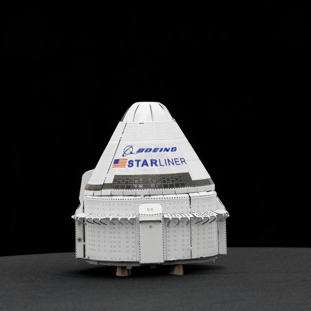 Stavebnice 3D kovového modelu Boeing Starliner