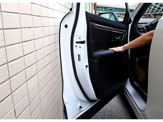 Ochranné lišty na auto 4L 7434 5 m - černé