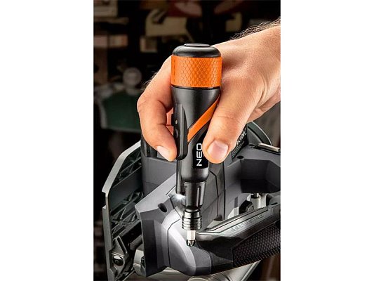 Šroubovák AKU NEO TOOLS 04-200