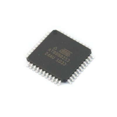 Mikrokontrolér 8051, flash: 12kB, SRAM: 256B, rozhraní: UART, SPI, SMD