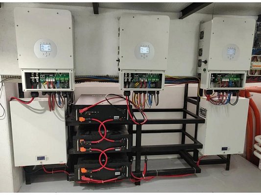 Střídač hybridní DEYE SUN-10K-SG04LP3-EU, 10kW, 3F, LV