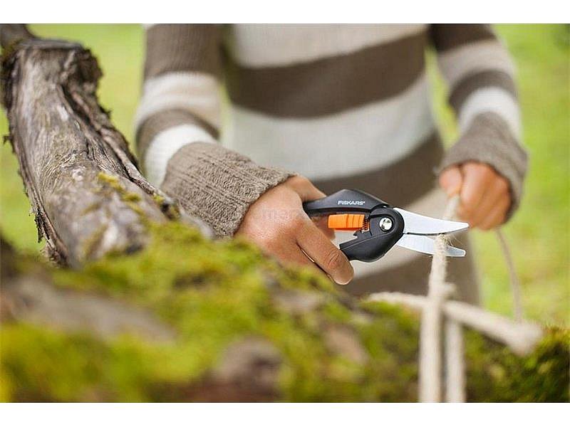 Nůžky na větve FISKARS P26 SingleStep