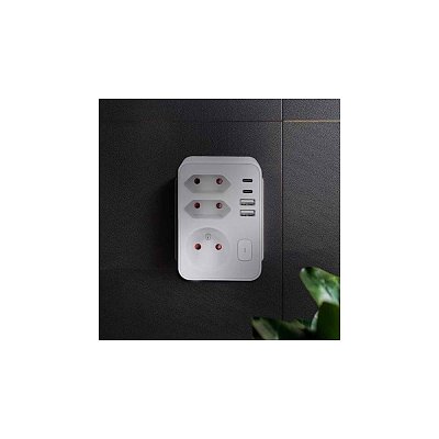 Výstup 1x 16A/230V, 2x 2,5A/230V, maximální proud 16A, 2x USB A+C rychlonabíječka 17W