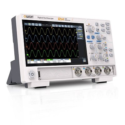 Osciloskop čtyřkanálový 100MHz, Integrovaný s osciloskopem, frekvenčním čítačem, voltmetrem a FFT spektrálním analyzátorem.