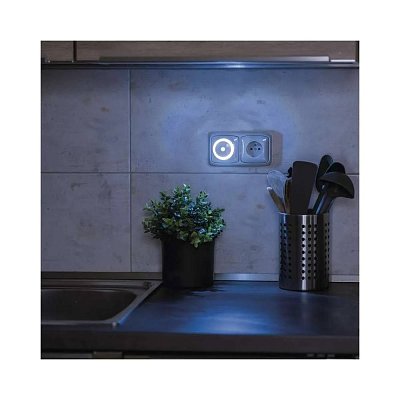 Praktické LED noční světlo do sítě s fotosensorem. Skvělé nejen tam, kde potřebujete nouzové osvětlení