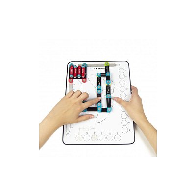 Elektronická stavebnice Magnetic Lite obsahuje 30 součástek a 150 projektů