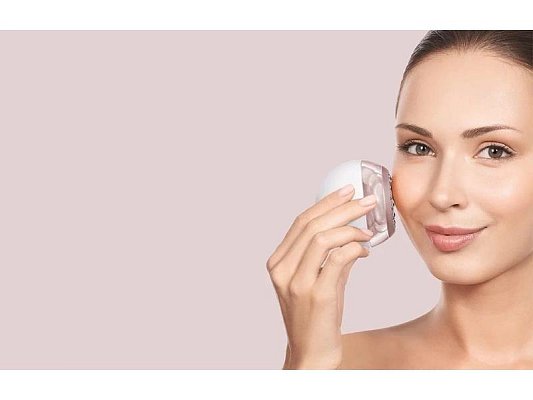 Masážní přístroj GESKE Anti-Aging Skin Tightener 6v1