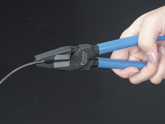 Odolné kombinované kleště 225mm PM-923 (PM-923)
