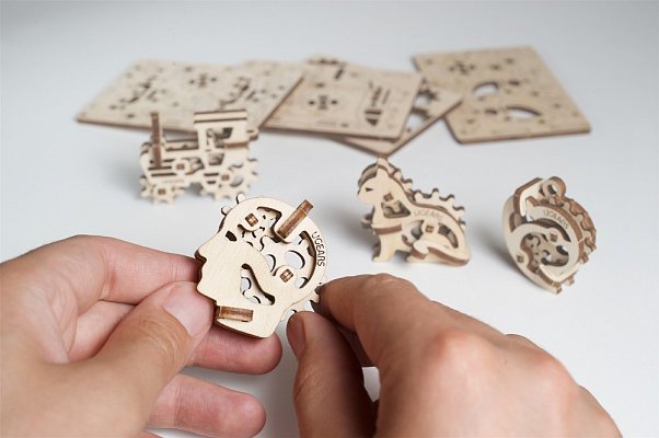 Dřevěná stavebnice 3D mechanické Puzzle Tribka- Přívěsky