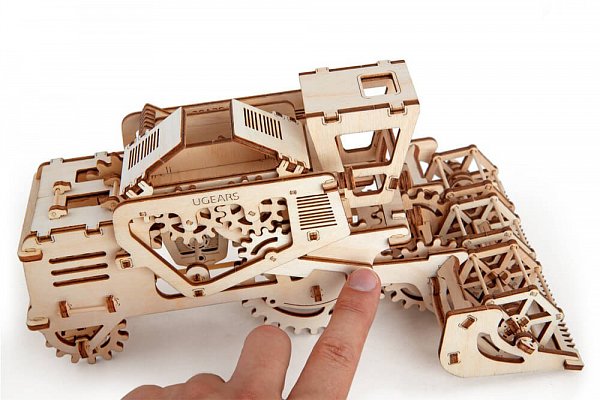 Dřevěná stavebnice 3D mechanické Puzzle Kombajn