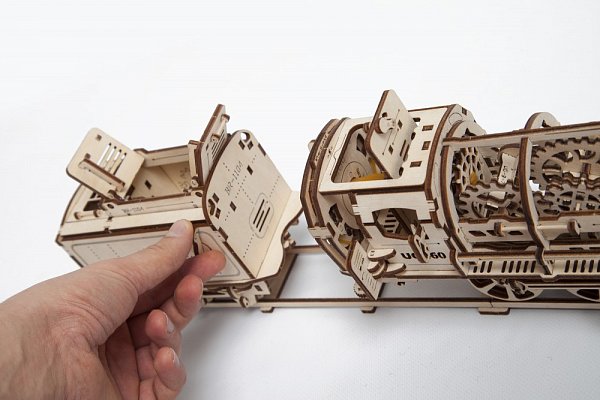 Dřevěná stavebnice 3D mechanické Puzzle Parní lokomotiva s tendrem