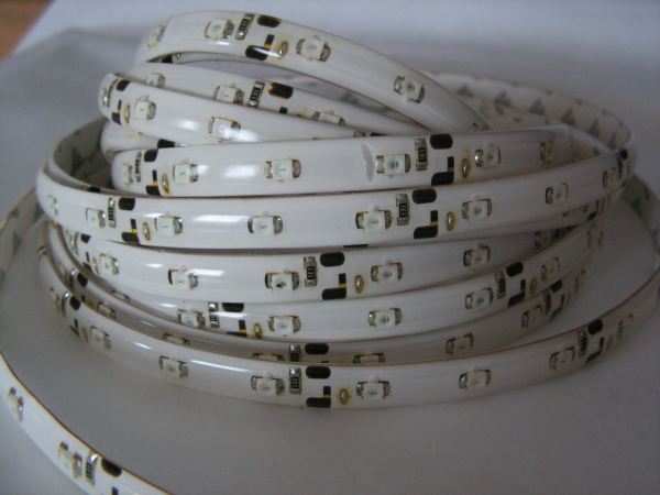 LED pásek - teplý bilý 300 diod SMD3528  12V/2A/24V/1000lm/5m v silikonu IP63